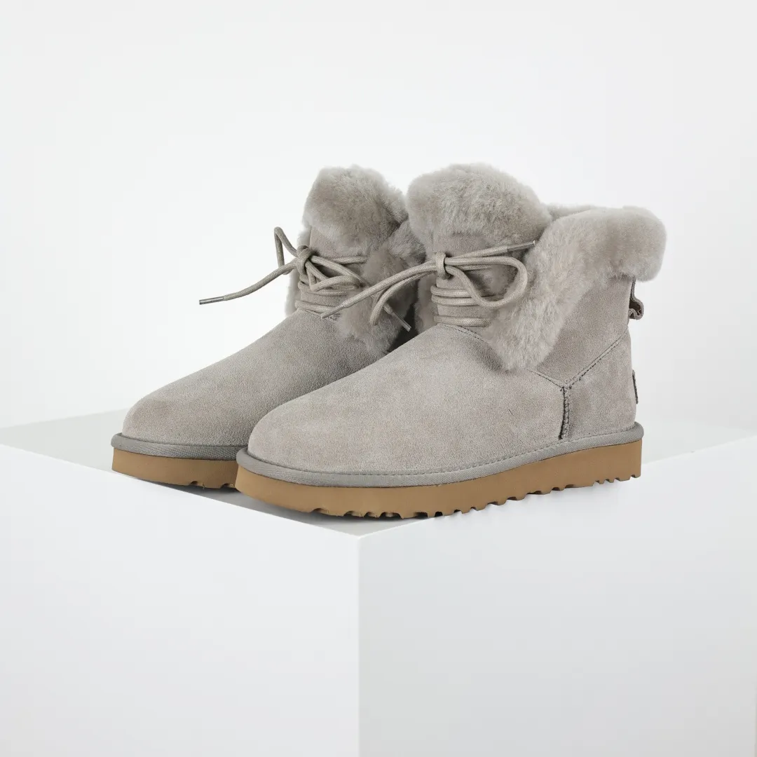 Pick up locally 💰620. The core recommendation is good price. The platform’s foreign trade is exclusively for UGG Classic women’s snow boots 1174576. Produced by the ten-year-old brand shoemaking factory production line. Pay attention to every detail. Longfeng A-grade genuine sheep fur is integrated. It is built in full compliance with the ZP process. Size: 35 36 37 38 39 40